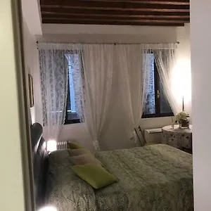 carina-house.hotelslidodijesolo.com/